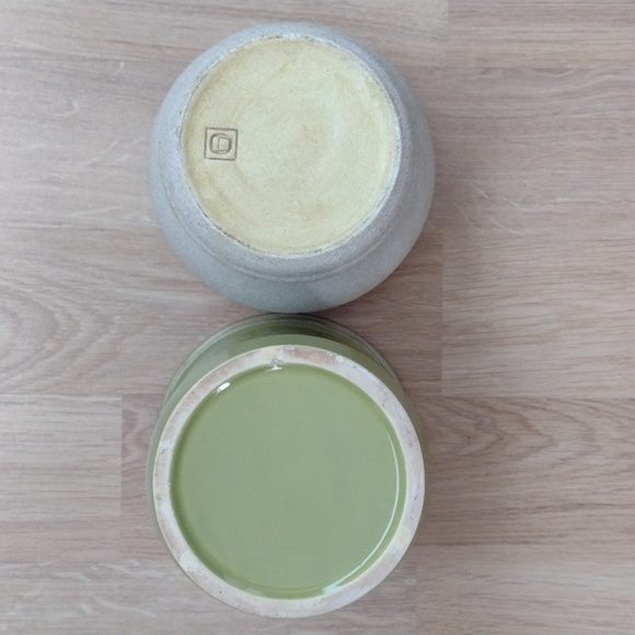 Planters Matching set of Two Green & Cream with Saucers 6.25 x 6.25 - Picture 5 of 5